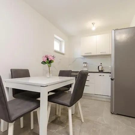 Josy Apartment