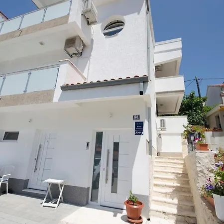 Josy Apartment